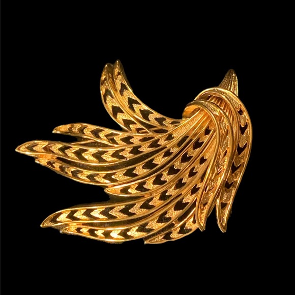 Vintage Monet Gold Tone Brooch - Picture 1 of 3